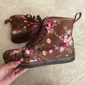 Dr. Martens only wore twice. in good condition, comes with pink laces and box.